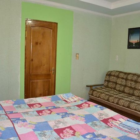 Friends House Hotel Kutaisi Bagian luar foto