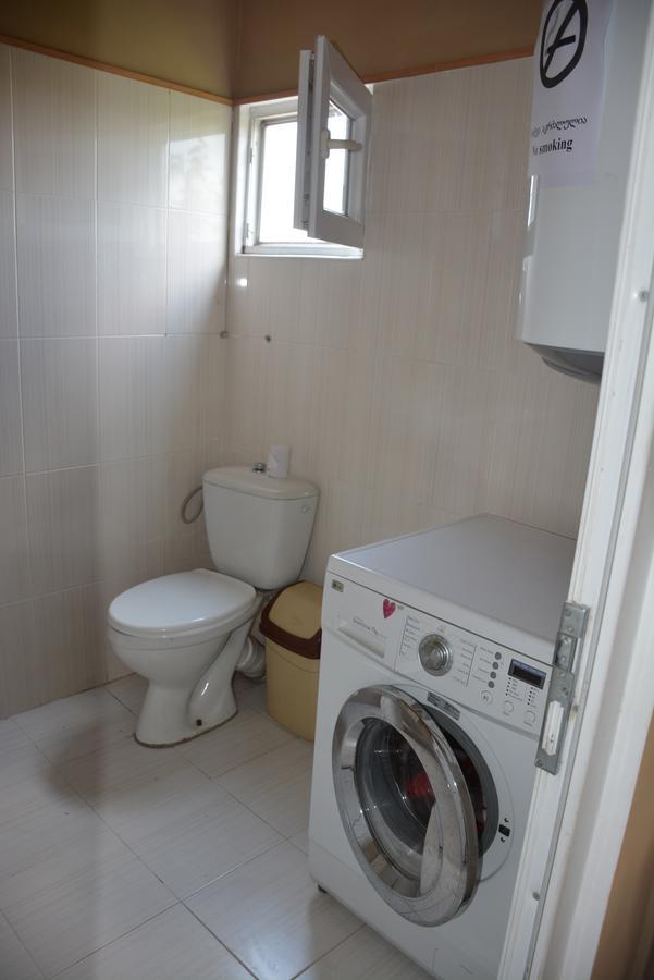 Friends House Hotel Kutaisi Bagian luar foto
