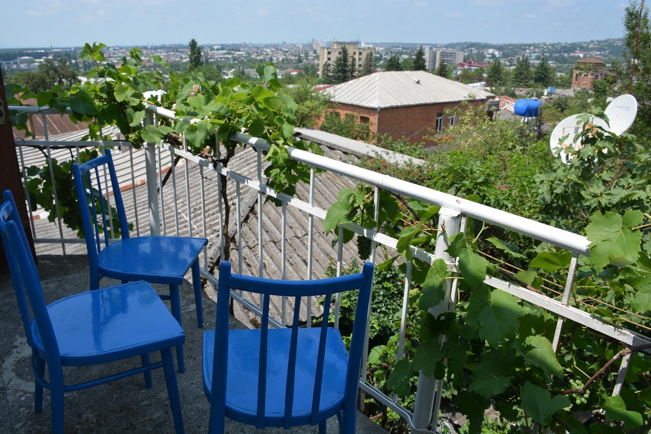 Friends House Hotel Kutaisi Bagian luar foto