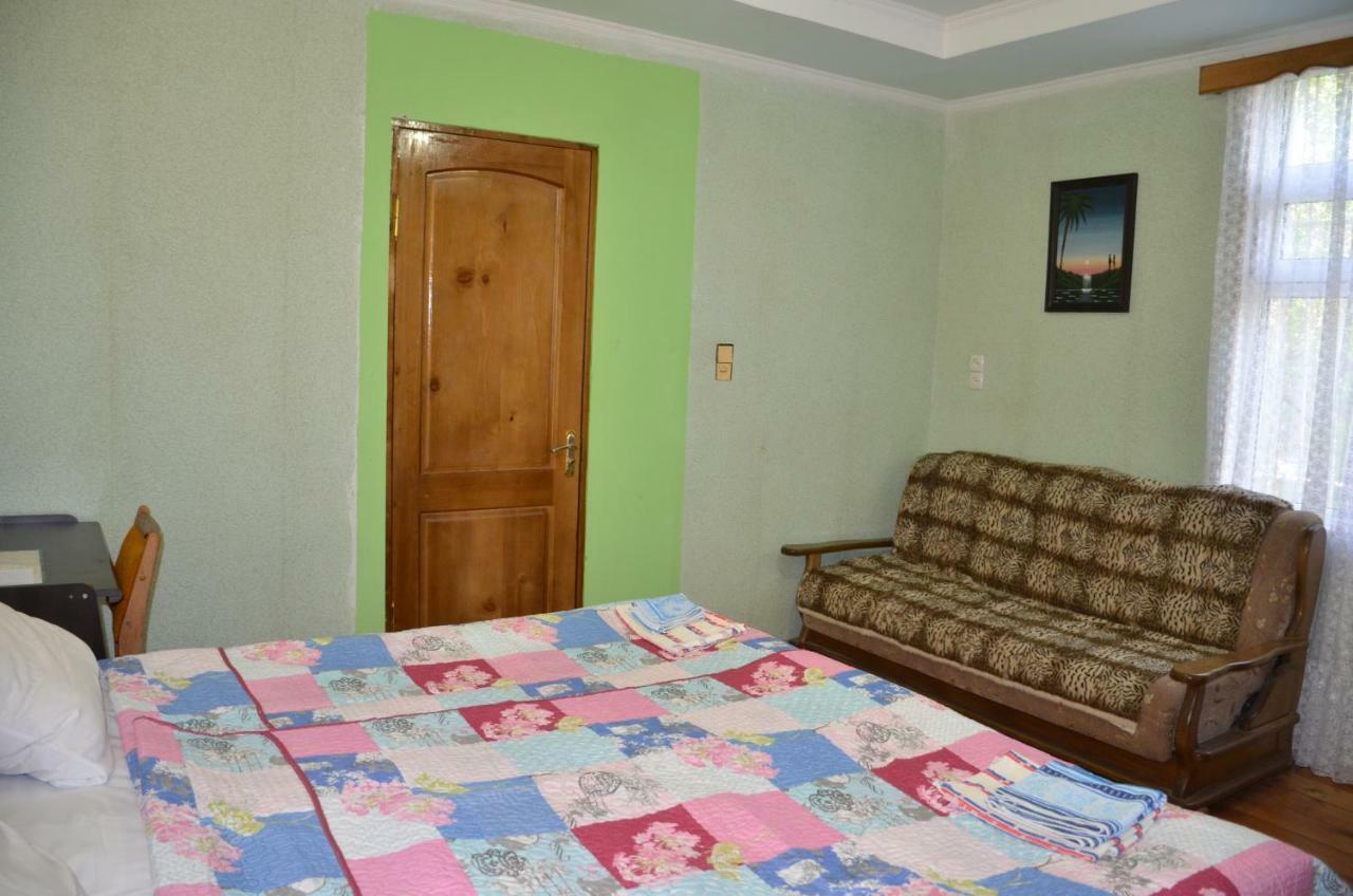 Friends House Hotel Kutaisi Bagian luar foto
