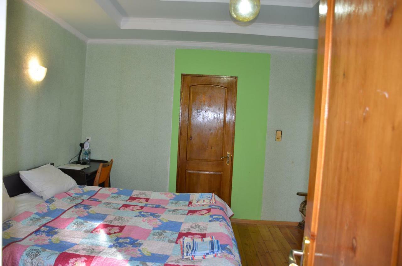 Friends House Hotel Kutaisi Bagian luar foto