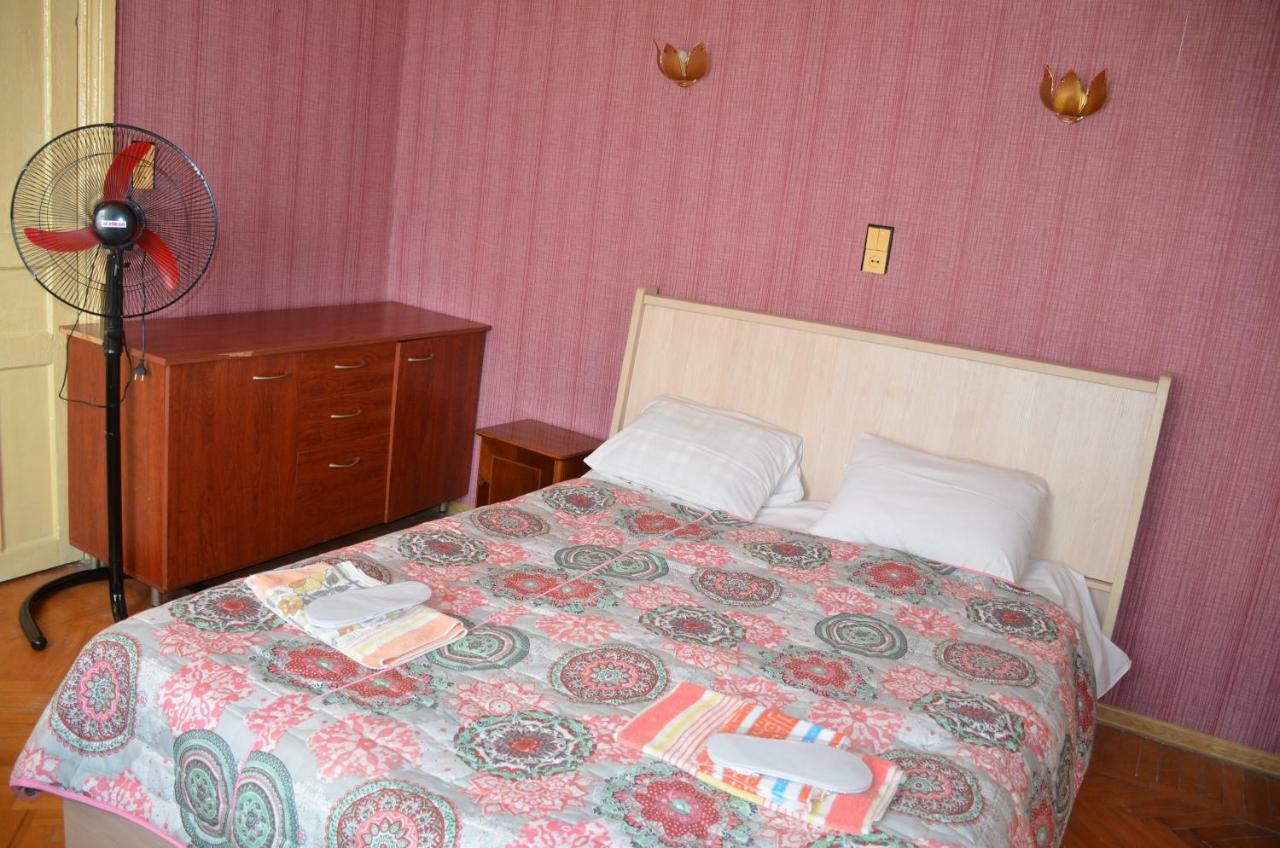 Friends House Hotel Kutaisi Bagian luar foto