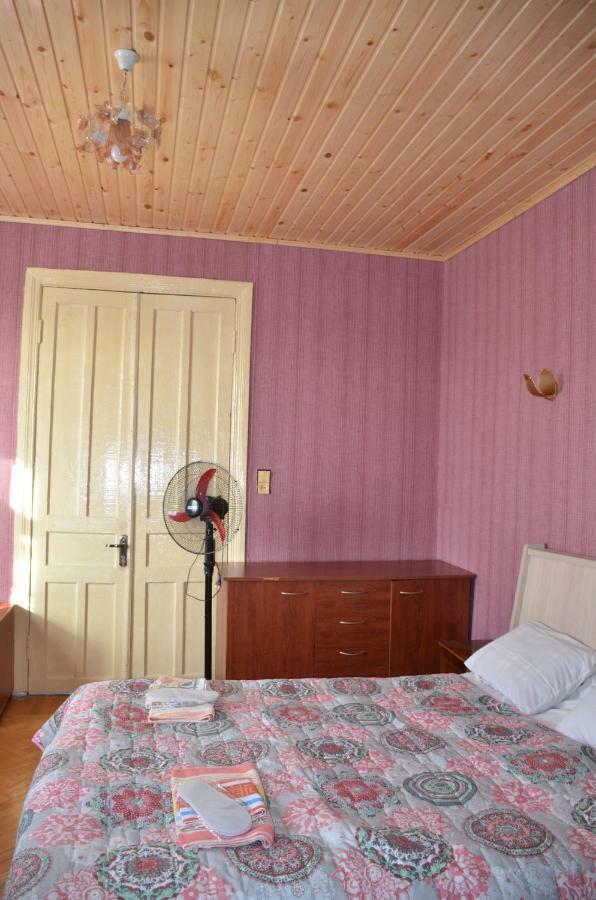 Friends House Hotel Kutaisi Bagian luar foto